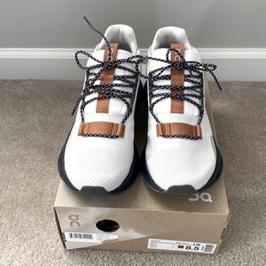 ON cloud nova pecan & white black bottoms , never worn 8.5